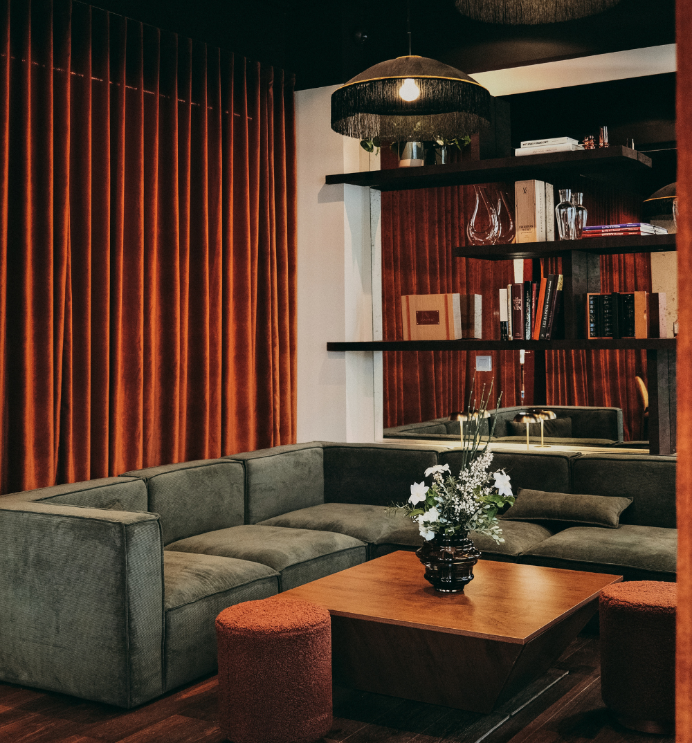 Private wine tasting on Rue de Rivoli Paris